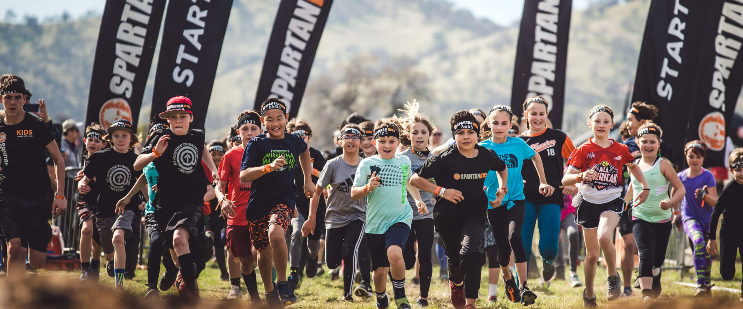 Kids running from the start line